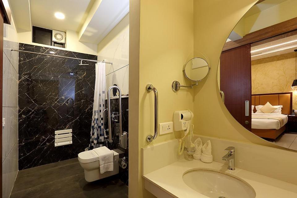 קוטאיאם Hotel New York Square מראה חיצוני תמונה