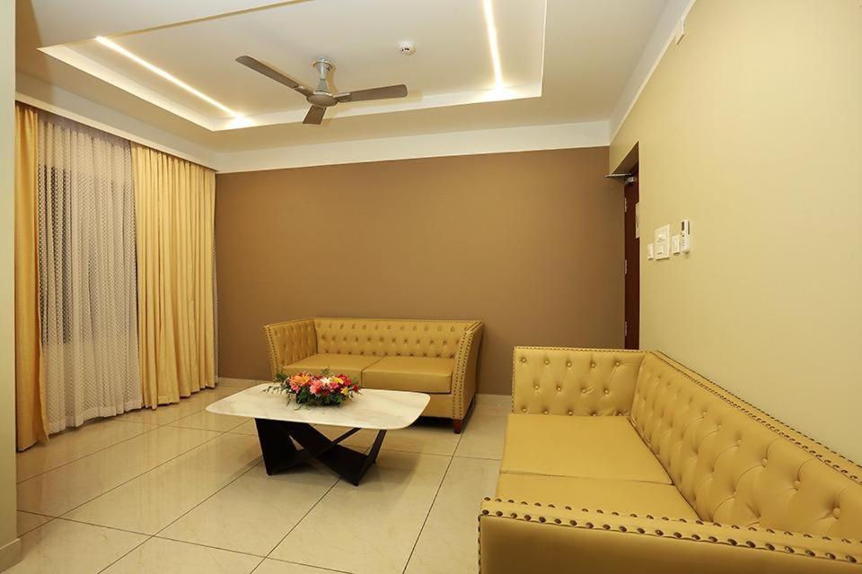 קוטאיאם Hotel New York Square מראה חיצוני תמונה