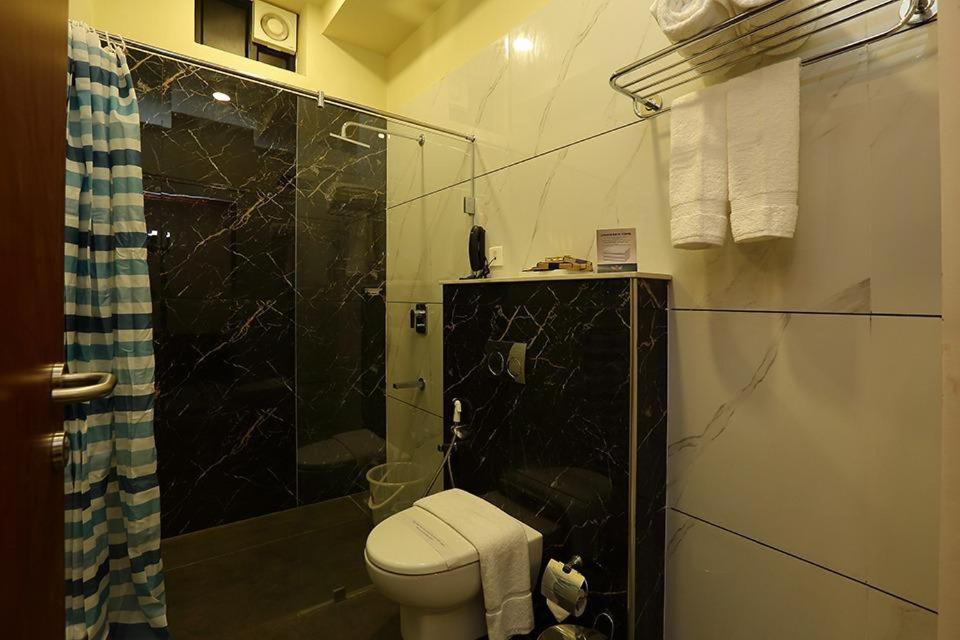 קוטאיאם Hotel New York Square מראה חיצוני תמונה