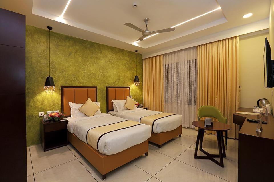 קוטאיאם Hotel New York Square מראה חיצוני תמונה