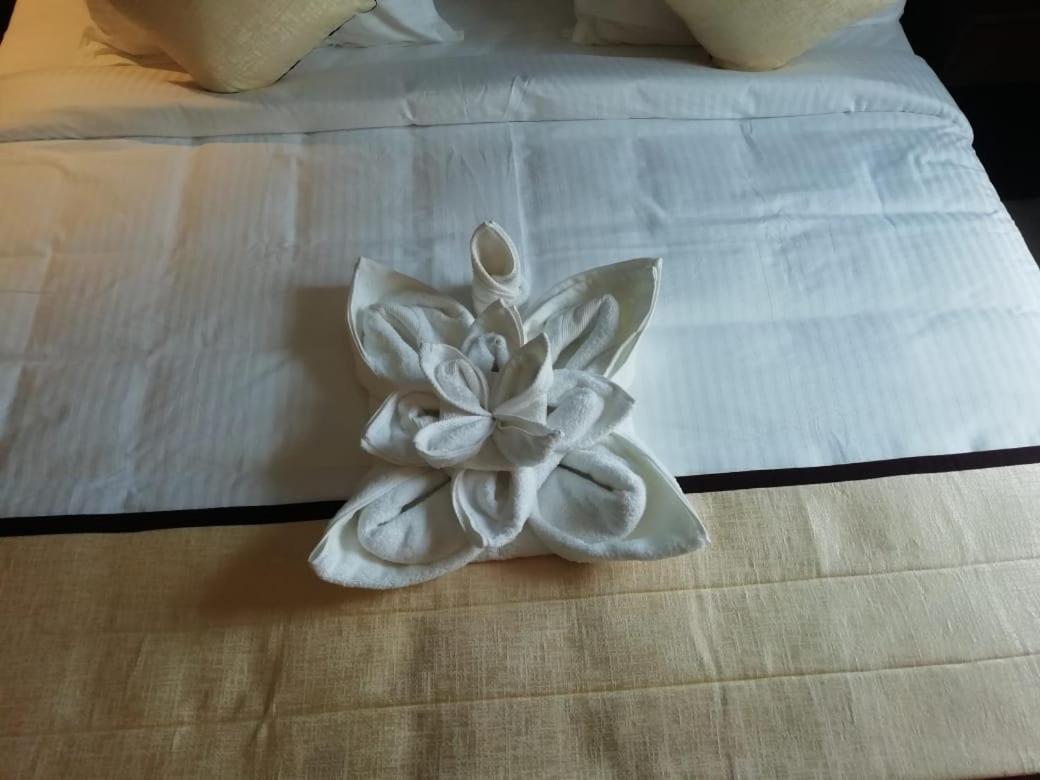 קוטאיאם Hotel New York Square מראה חיצוני תמונה