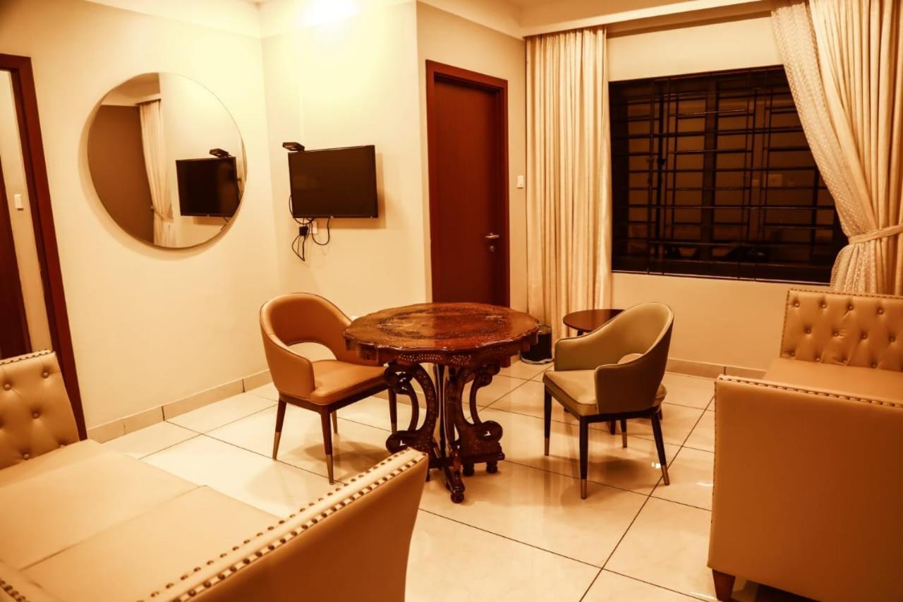 קוטאיאם Hotel New York Square מראה חיצוני תמונה