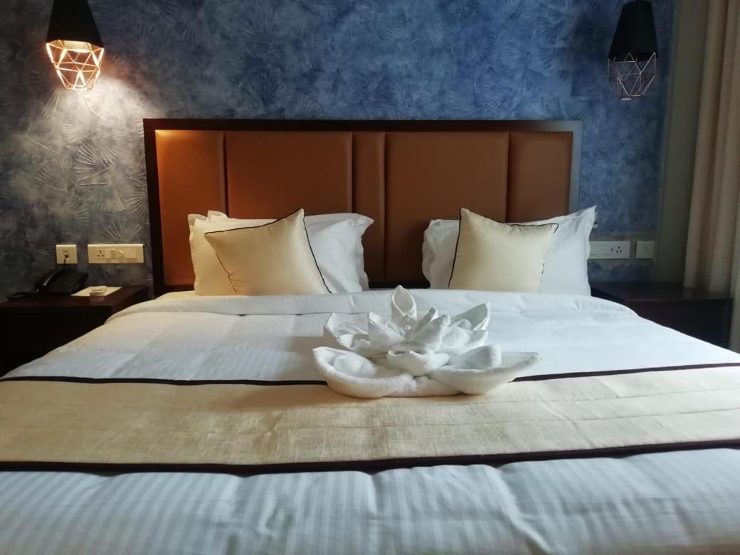 קוטאיאם Hotel New York Square מראה חיצוני תמונה