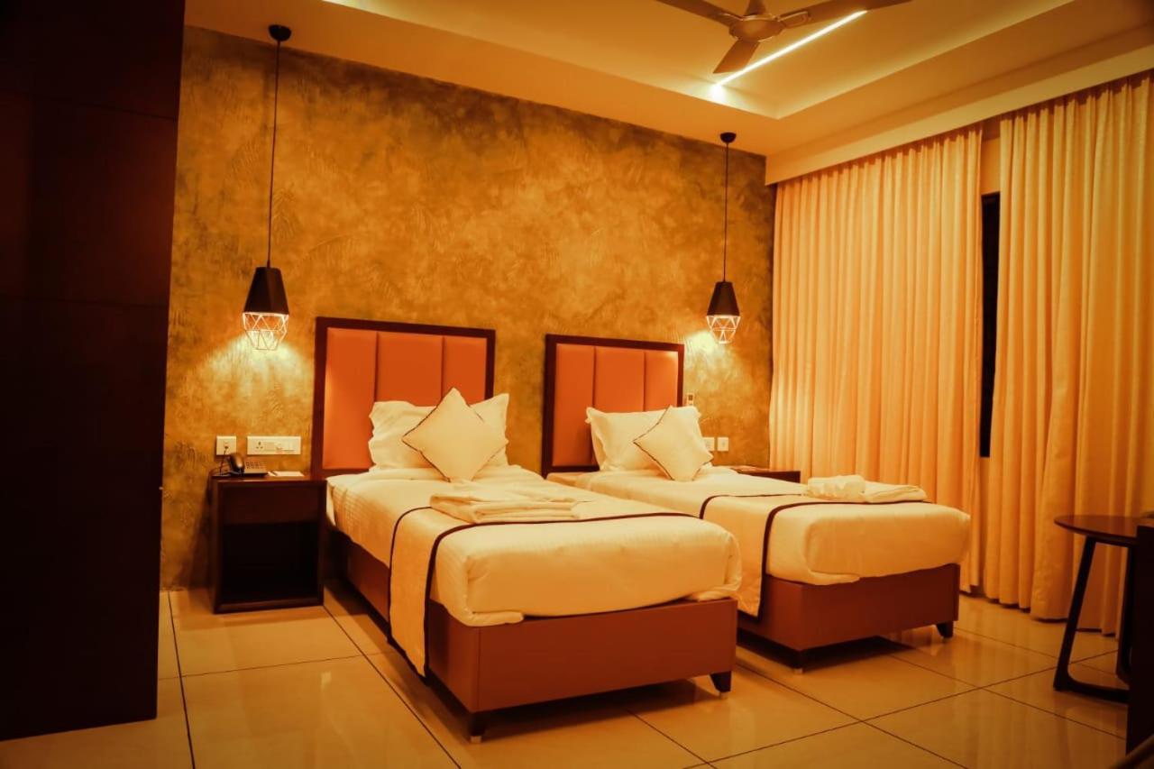 קוטאיאם Hotel New York Square מראה חיצוני תמונה