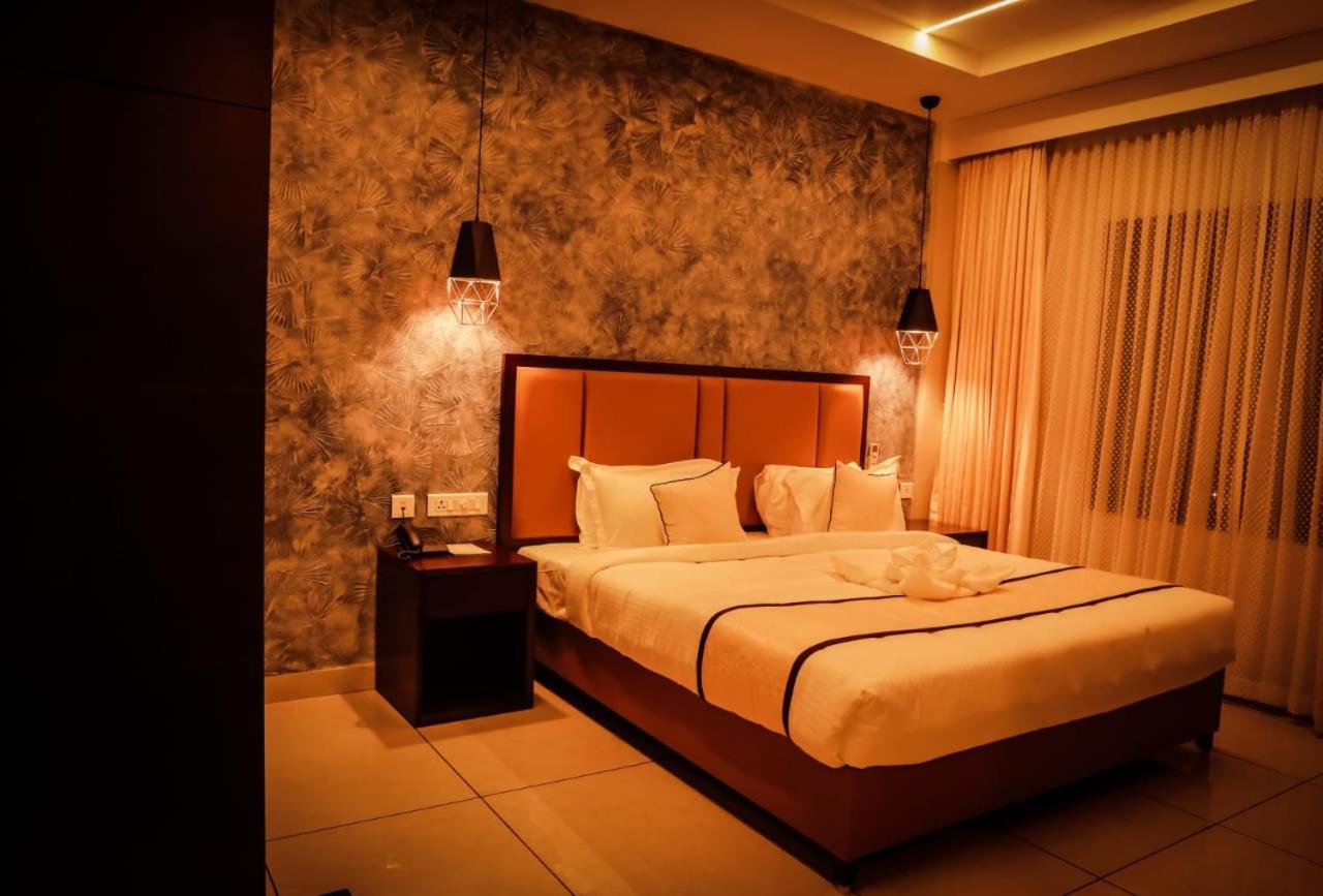 קוטאיאם Hotel New York Square מראה חיצוני תמונה
