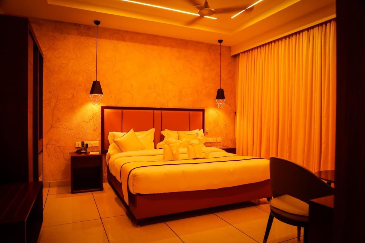 קוטאיאם Hotel New York Square מראה חיצוני תמונה