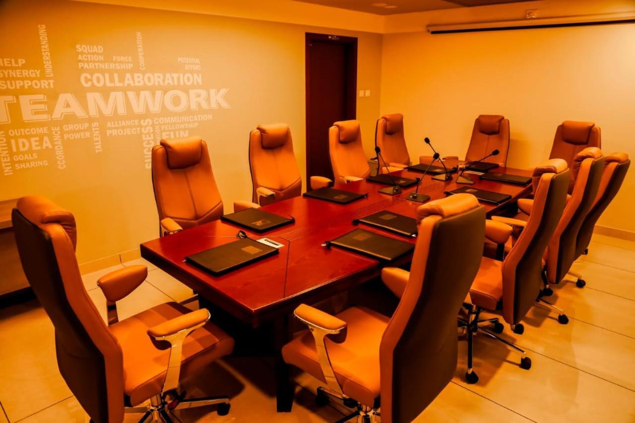 קוטאיאם Hotel New York Square מראה חיצוני תמונה
