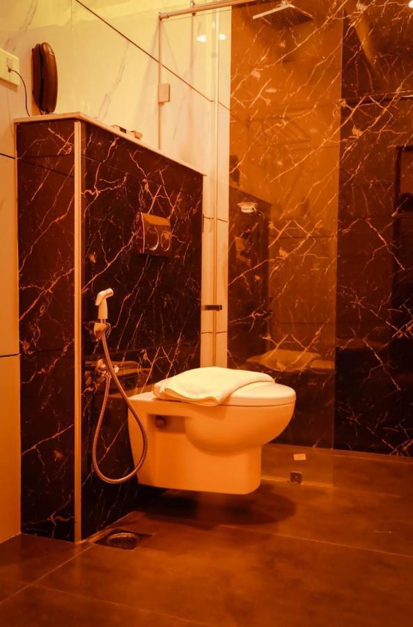 קוטאיאם Hotel New York Square מראה חיצוני תמונה