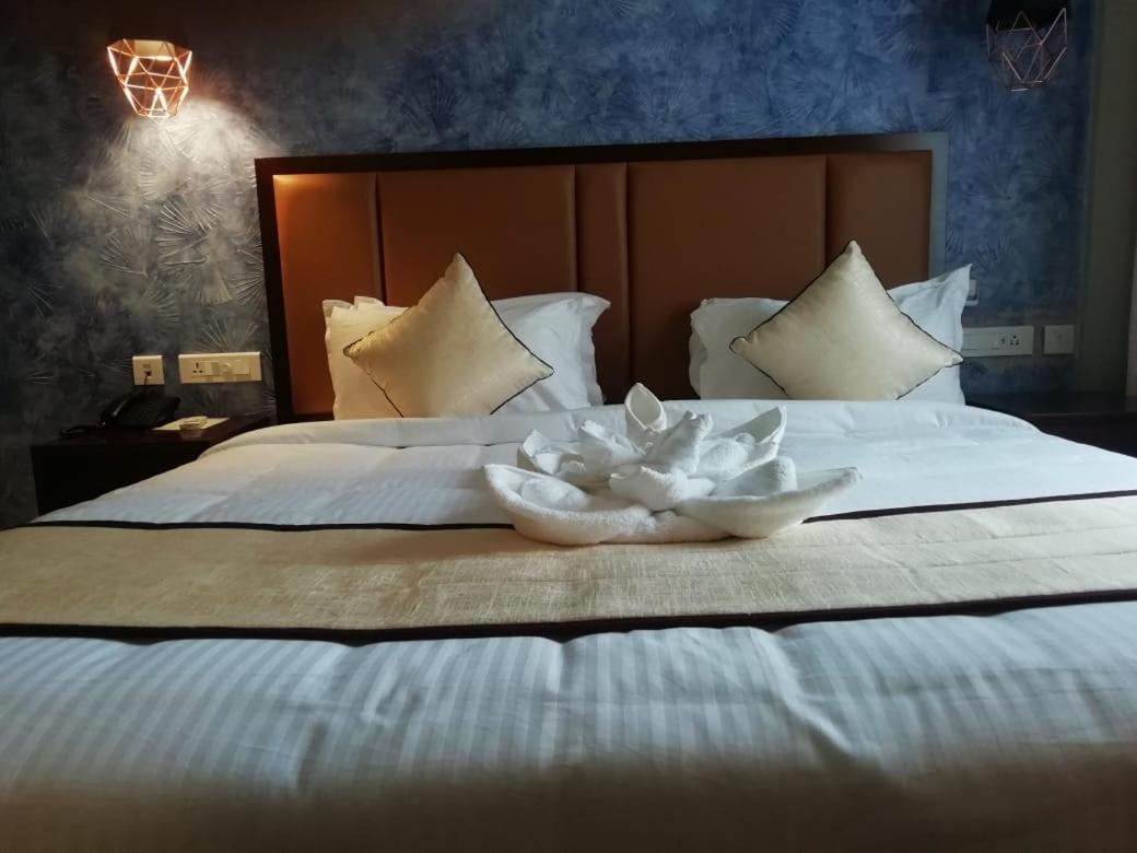 קוטאיאם Hotel New York Square מראה חיצוני תמונה