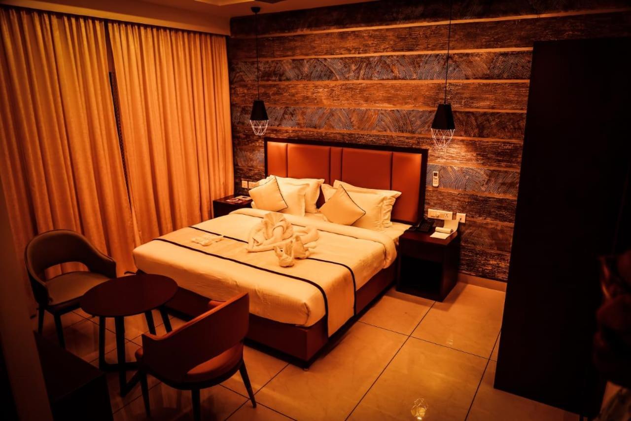 קוטאיאם Hotel New York Square מראה חיצוני תמונה